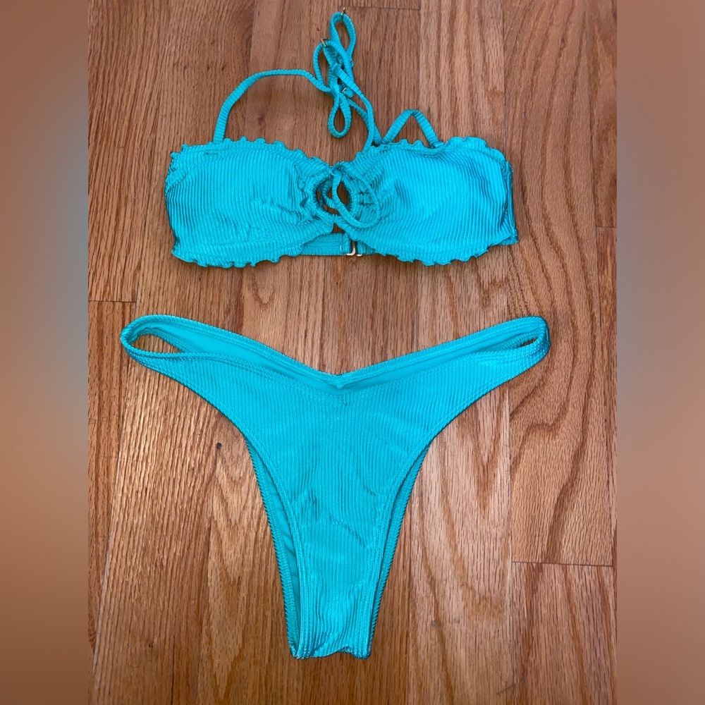 Hollister bikini small top and bottom cheeky NEVER WORN